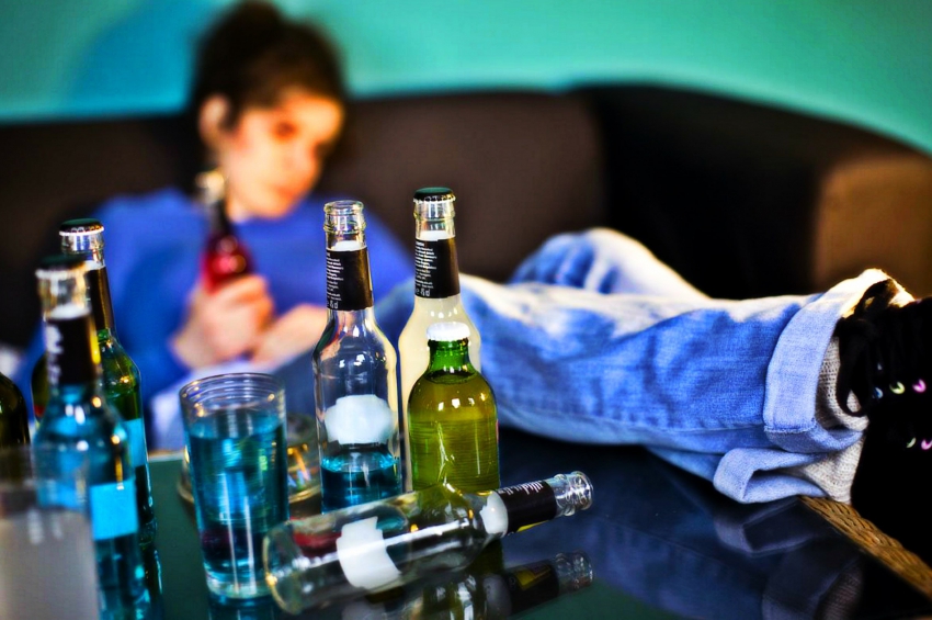 Социально-культуральные факторы, способствующие алкоголизации населения и препятствующие лечению алкоголизма